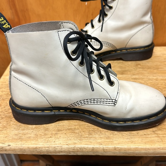 Dr Martens men’s size 8 ladies size 9 worn but in great condition - Picture 10 of 16